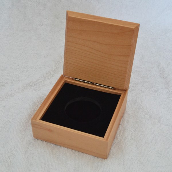 Handmade Customized Single Wooden Coin Box in Timber Varnishing Handling