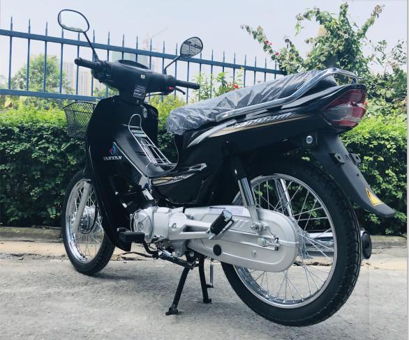 Une moto de 125cc chinoise à grande vitesse.