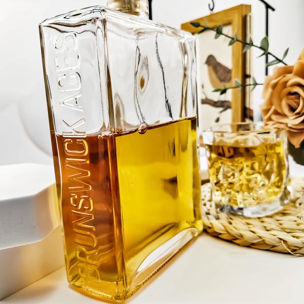 Clear Glass 700ml End Whiskey Bottle with Lid Classic Design