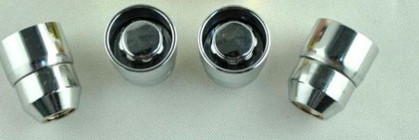 M14x1.5 Toyota Car Locking Wheel Nut 2.3 Centimeter Length With Taper Seat