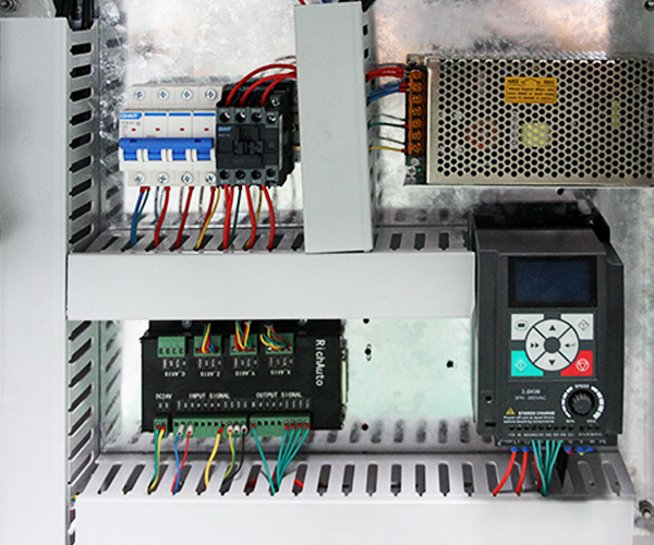 1300x2500mm 1325 маршрутизаторов 2.2kw-5.5kw CNC деревянных для деревянных мебелей