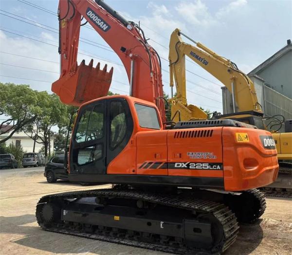 Excavadora de rodas usadas laranja DX225LC Doosan Backhoe Excavadora de rodas usadas