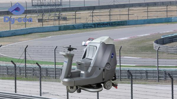 Autolaveuse commerciale Dycon D9 à conducteur porté pour carrelage