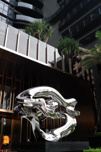 Mirror Finish Outdoor Contemporary Metal Sculpture For Square Decoration