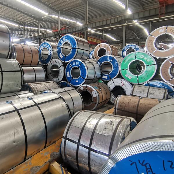 O silicone galvanizou a tira/bobina revestidas de alumínio de colocação de correias de aço do soldado com pálete de madeira