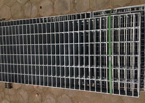 Hot Dipped Galvanized Steel Grating Drain Cover Customized 450mm