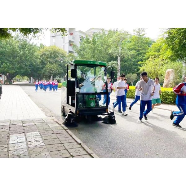 DQS19B 74.8 inch clean width Semi-enclosed Ride-on Floor Sweeper