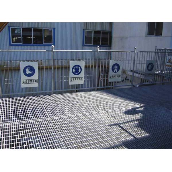 Rejas de acero dentado usadas en lugares húmedos y resbaladizos