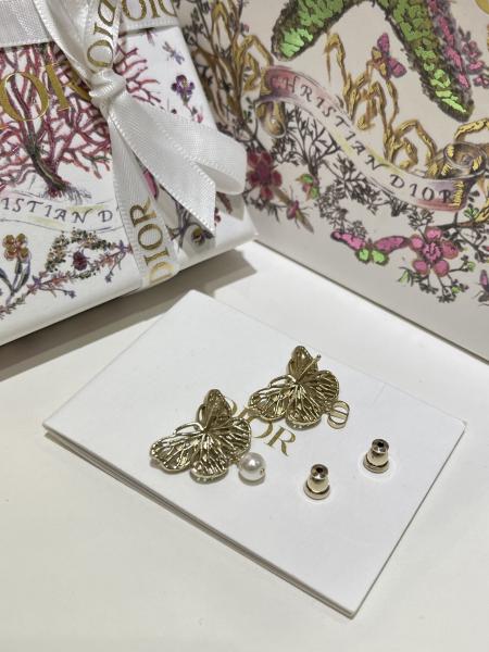 New design new collection CD Butterfly Pearl Earrings Asymmetry Design