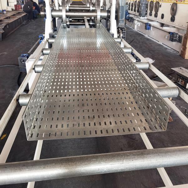 Máquina de moldagem de bandejas de rolos de cabos de aço