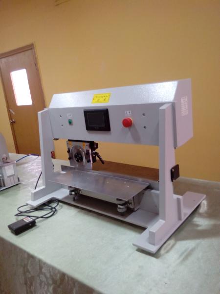 O separador automático do PWB do v-corte motorizou o tipo com controle de programa do LCD