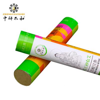 Uso Moxa seco Rolls da casa para o ponto do Acupressure de Moxibustion