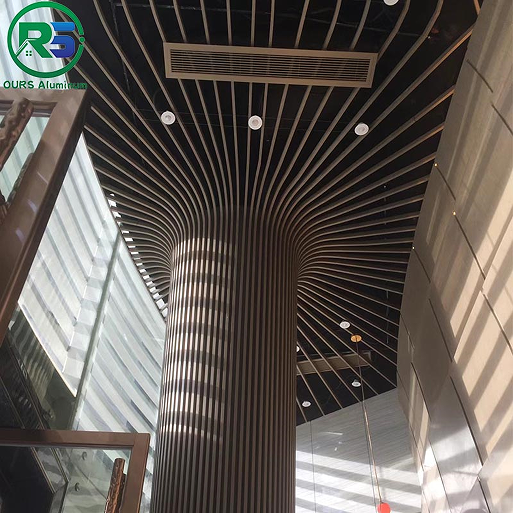 Paneles de pared de aluminio 0,6-3,5 mm espesor en vino rojo para protección versátil y altura de visión ajustable