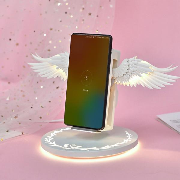 O telefone plástico bonito voa o carregador sem fio 5V 1.67A com luz do diodo emissor de luz