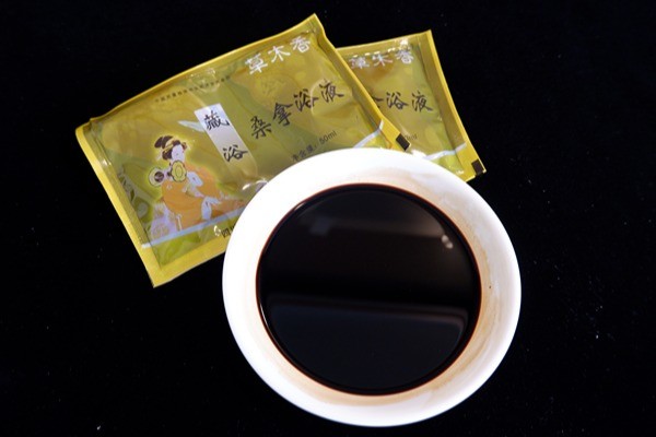 Traditionnelle thérapie des pieds à base de plantes tibétaines en trempage liquide soulagement du stress thérapie non vapeur de l'Himalaya