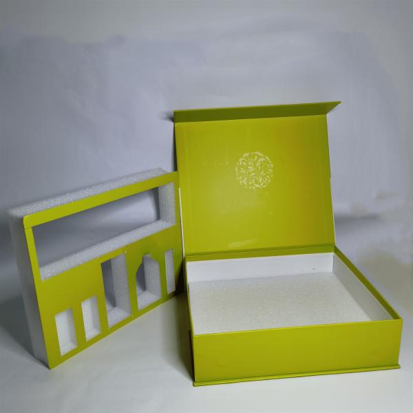 CMYK / Pantone Printed Packaging Box Emboss Kraft Paper Cosmetic Box