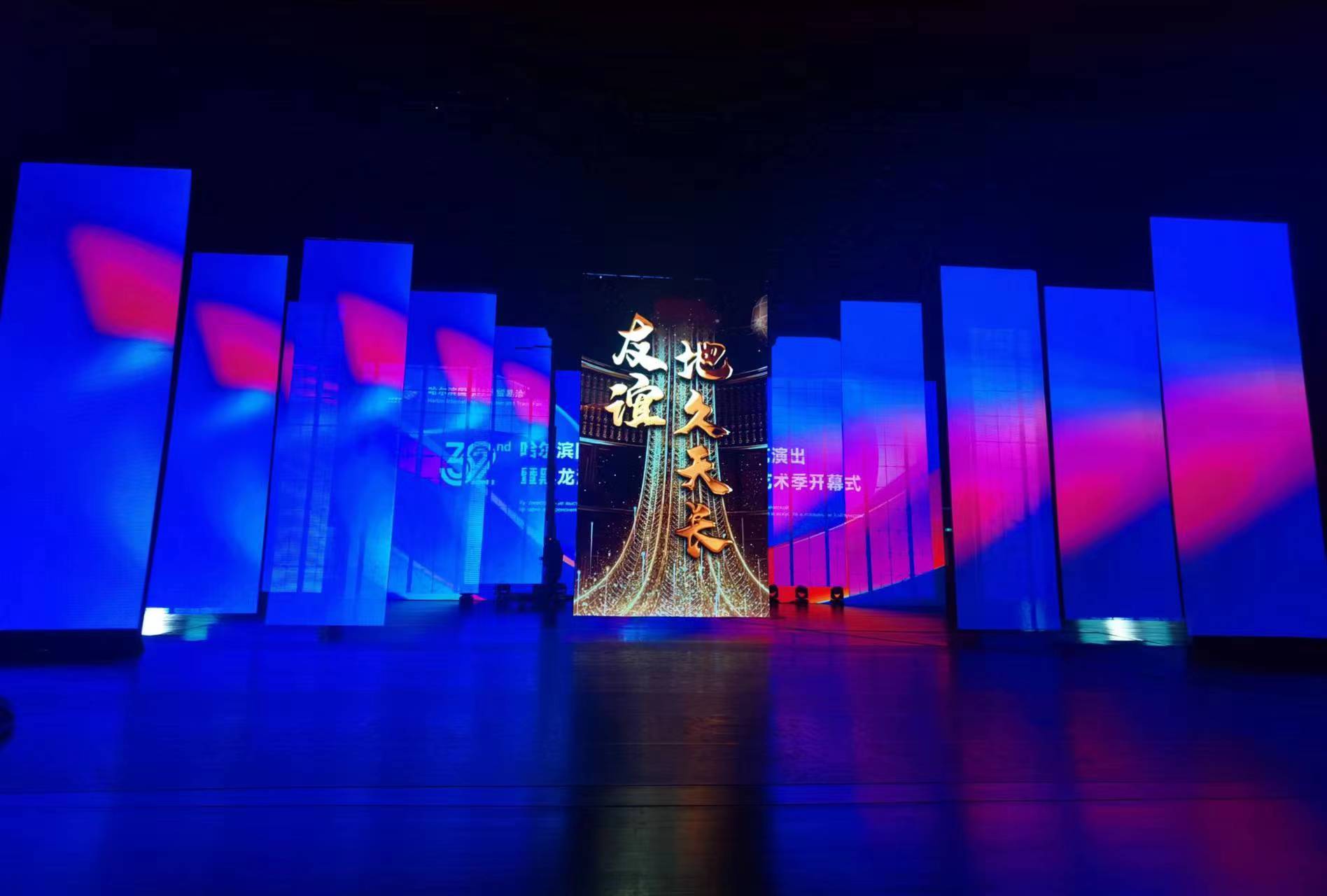 High-Definition P2.9 Indoor LED Video Wall with 2.9mm Pixel Pitch 3840 Hz Refresh Rate and 4500cd/sqm Brightness