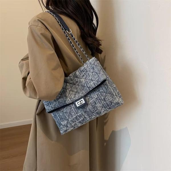 Korean Version Cute Chain Shoulder Bag Fast Shipping in 3-5 Days for Women's Plush Bag