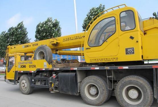 Emission Standart Euro2 , 25T Large Truck Mounted Crane With Big Torque Starting Point