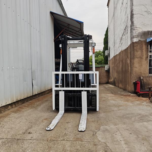 Used TCM CPCD30 3 Ton Diesel Forklift 6m Lifting Height Good Condition China Made Hydraulic Forklift Lifting Machine Restaurant