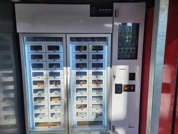 Máquina frigorífica com pagamento em dinheiro e opção de temperatura ambiente