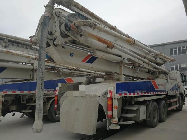 Machinerie de construction prête à l'emploi Zoomlion 47m Hauteur d'alimentation de la pompe à béton 1370mm