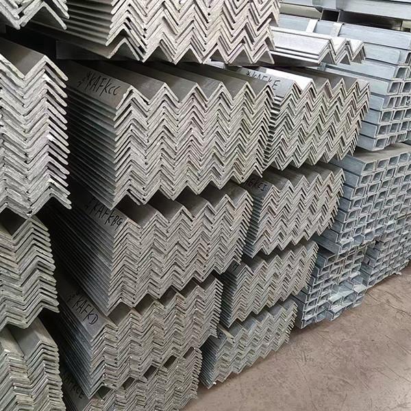Barra de ângulo de aço galvanizada mergulhada quente do ferro galvanizado dos perfis 3-24mm