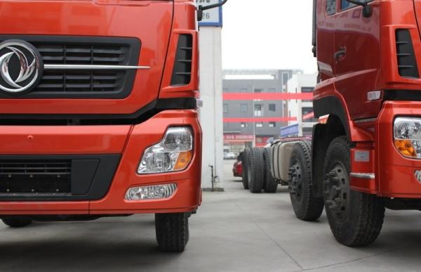 Dongfeng 8x4 Cargo Truck DFL 1311 12 Wheeler Truck With Capacity 40 - 50T