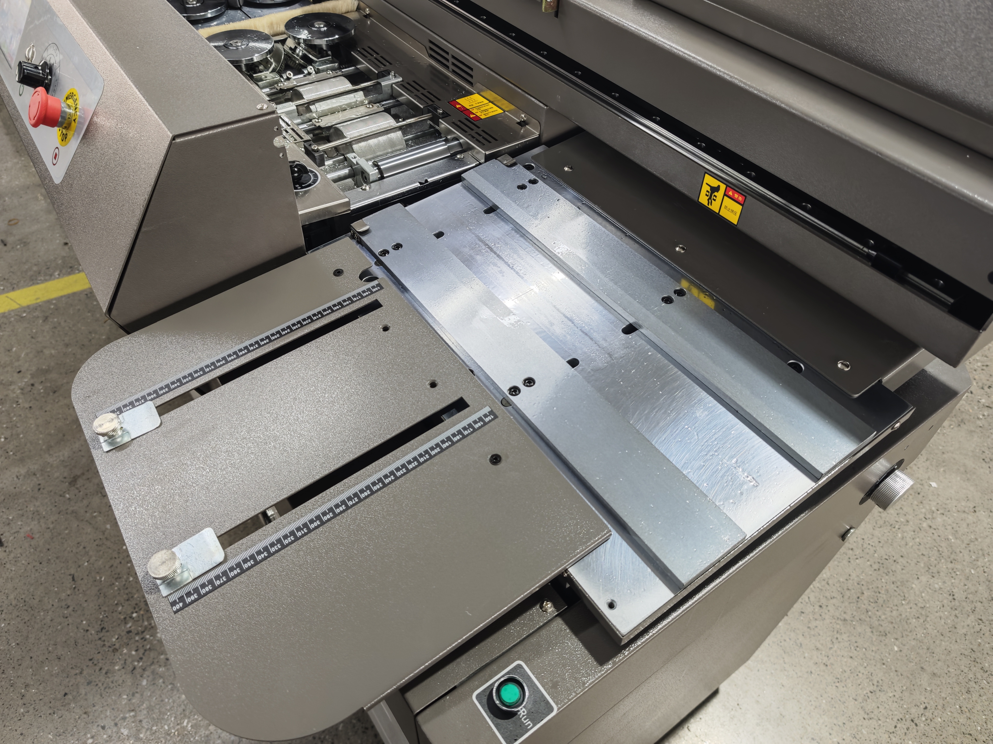 C90F-A3 Intelligent Glue Book Binding Machine with Servo Motor