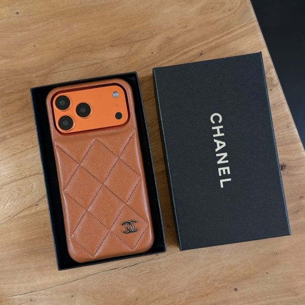 Coque simple motif litchi rouge-brun + argent modèle cc 13-17pm