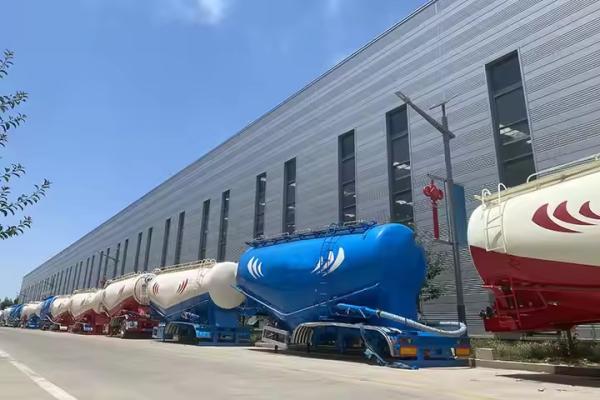 Bulk Cement Transport Truck Trailer Semi-Trailer Carriers with Air Compressor Made from Steel
