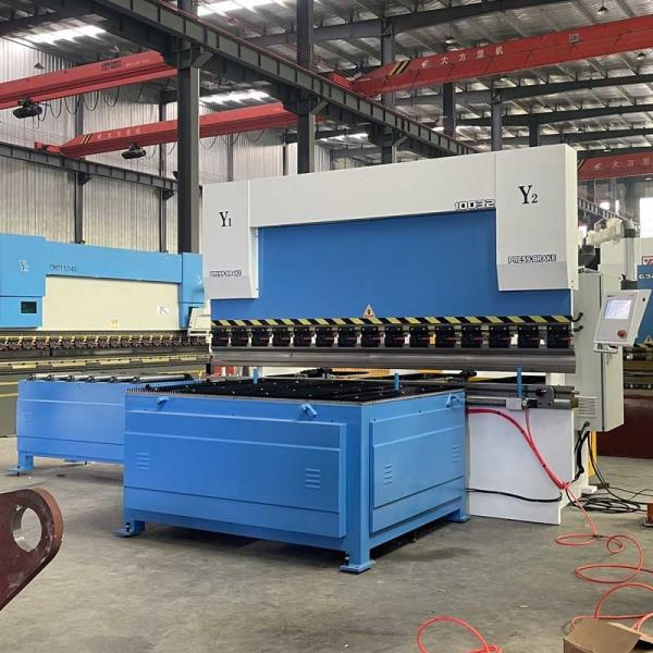 Pneumatic Support Table 100T Hydraulic Press Brakes 3200MM With Roller Feeder