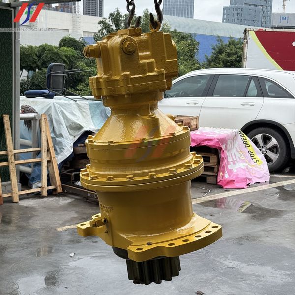 Excavator Oscillating Motor 207-26-71190 Komatsu Travel Motor Assembly PC 340-7K Engine