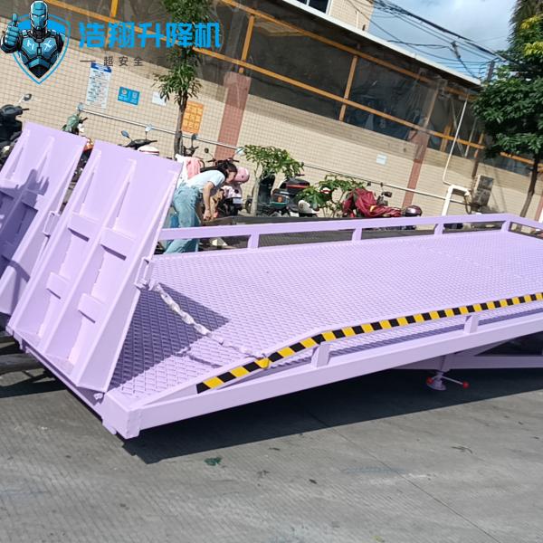 Rampe de quai hydraulique violette personnalisée pour les tâches de chargement