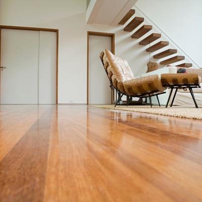 Experimente a beleza e a durabilidade do chão de madeira de três camadas red oak