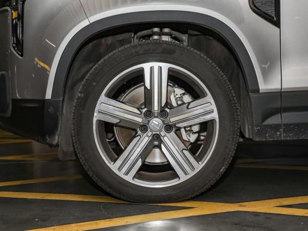 SUV de seis lugares versão 2023 com transmissão automática