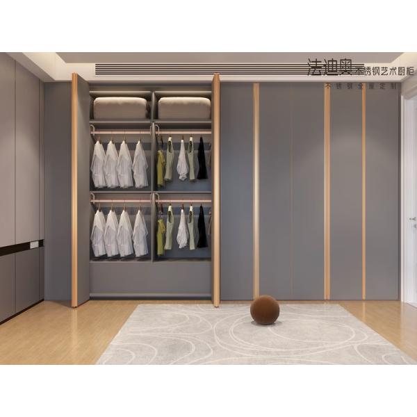 Серо-синий модульный шкаф из нержавеющей стали с яркими желтыми акцентами и тонкой элегантностью