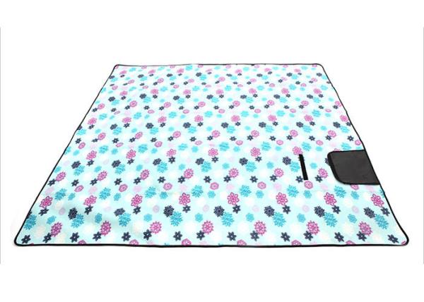 Family Outdoor Picnic Accessories Padded Fleece Picnic Blanket With Waterproof Backing
