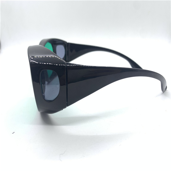 Профессиональные стекла лазера изумленных взглядов безопасности 390nm 750nm OD6+ анти- которые преграждают лазеры для предохранения от глаза удаления волос