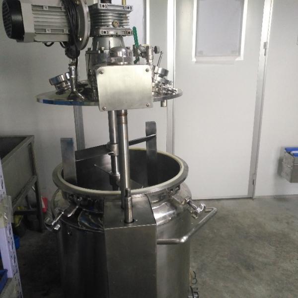 los tanques de acero inoxidables del almacenamiento 100L que revuelven la bomba de vacío de la función