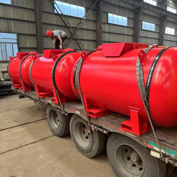 Charge utile admissible 1413 kg Navette réservoir sous pression IMDG CODE Dimensions globales Mm 2195x1120x1337 Pour le stockage de produits chimiques