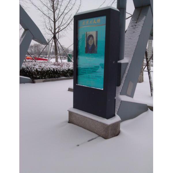 42 Inch High Resolution Digital Advertising Displays 1920*1080P With Wheels For Golf Course