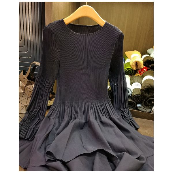 Women's High-End Elegant Pleated Cake Skirt Dress Age-Reducing Ruffle Casual Style Floor-Length Chiffon Long-Sleeved Neck