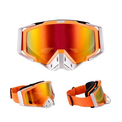Motocross de alto impacto da resistência que compete óculos de proteção para conduzir a escalada