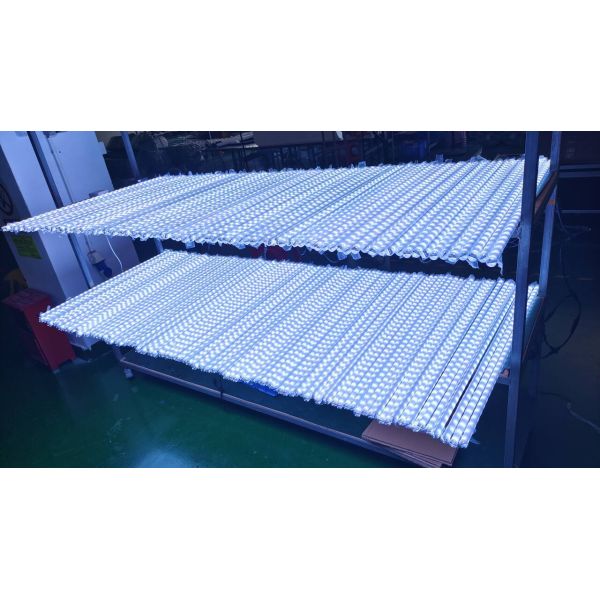 1000mm LED Meteor Lights RGB Full Color Milky White Tube for Outdoor Decorative Application