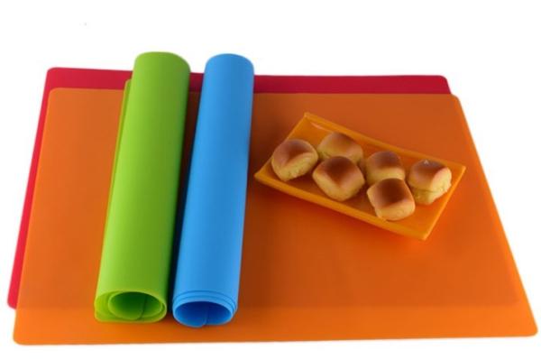 Anti-Skid and Easy Cleaning Silicone Table Mats for Western Food in Rectangle Shape
