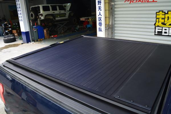 Powder Coated 4X4 Accessories Pickup Truck Bed Cover for Toyota Hilux Revo Double Cab