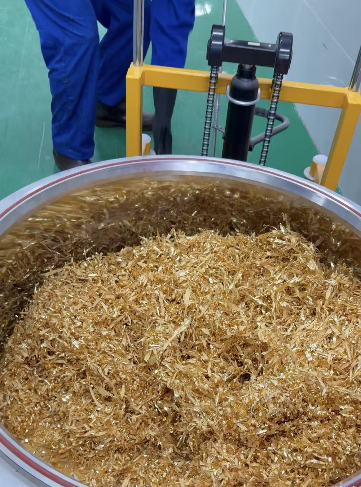 10kg Capacity Gold Flakes Processing Machine 380V Metal Flake Maker For Gold Silver Copper Production