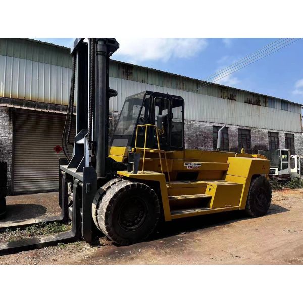 Mega Capacity Used Mitsubishi 30 Ton Diesel Forklift FD300 30000kg Container Handler Pneumatic Tire Second Hand Heavy Eq
