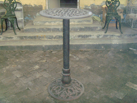 Classic Metal Cast Iron Table And Chairs Black For Home Decoration